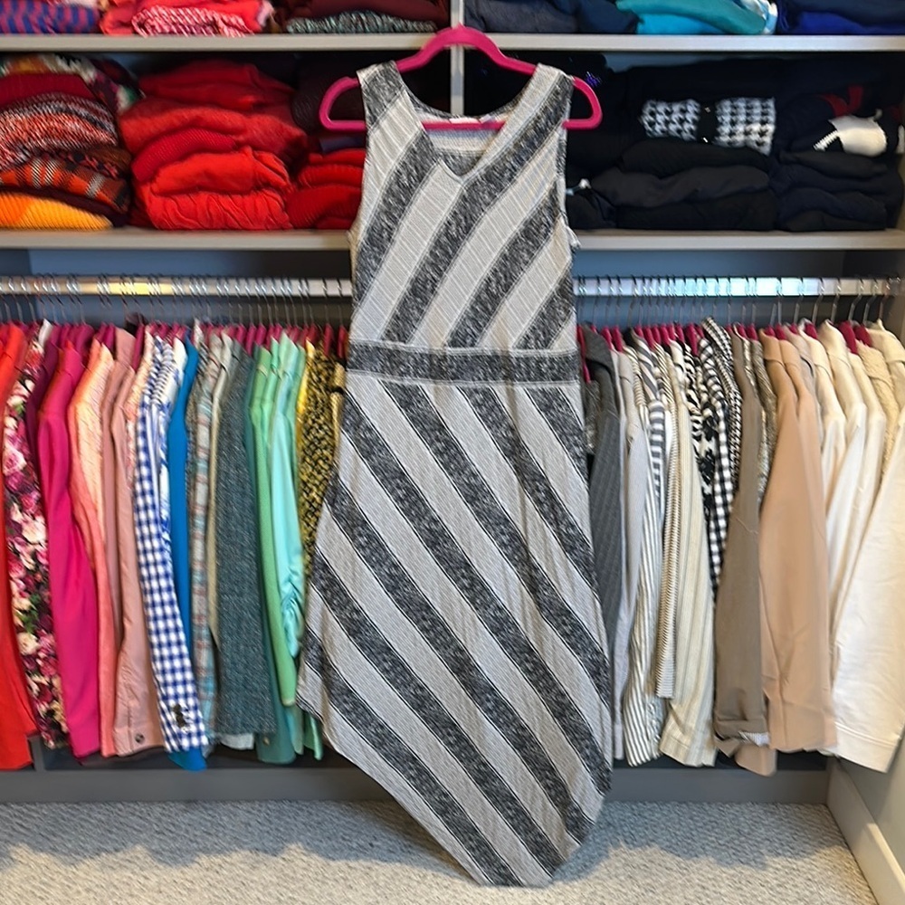 Studio by d & co. gray/black striped asymmetrical hem sleeveless midi dress S